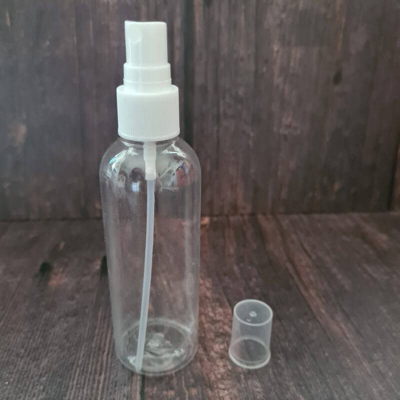 Spritz/misting bottle for fine layering of colour when dyeing